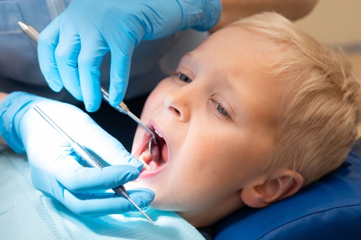 does early orthodontic treatment reduce extractions chances
